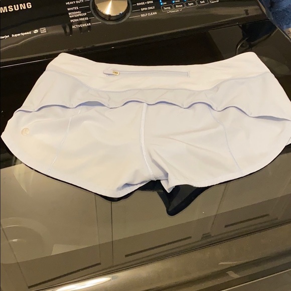 Lululemon speed up shorts 2.5” size 4 - Picture 2 of 7